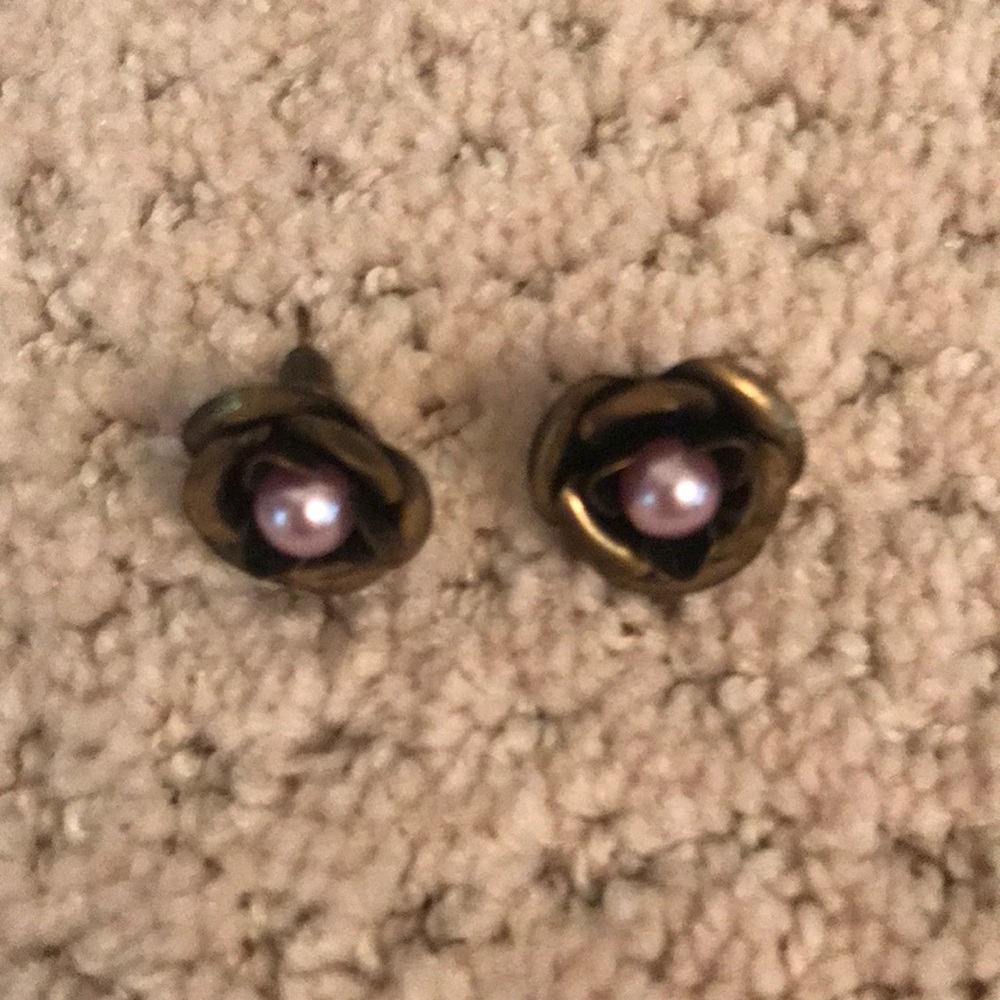 Flower studs with pearls